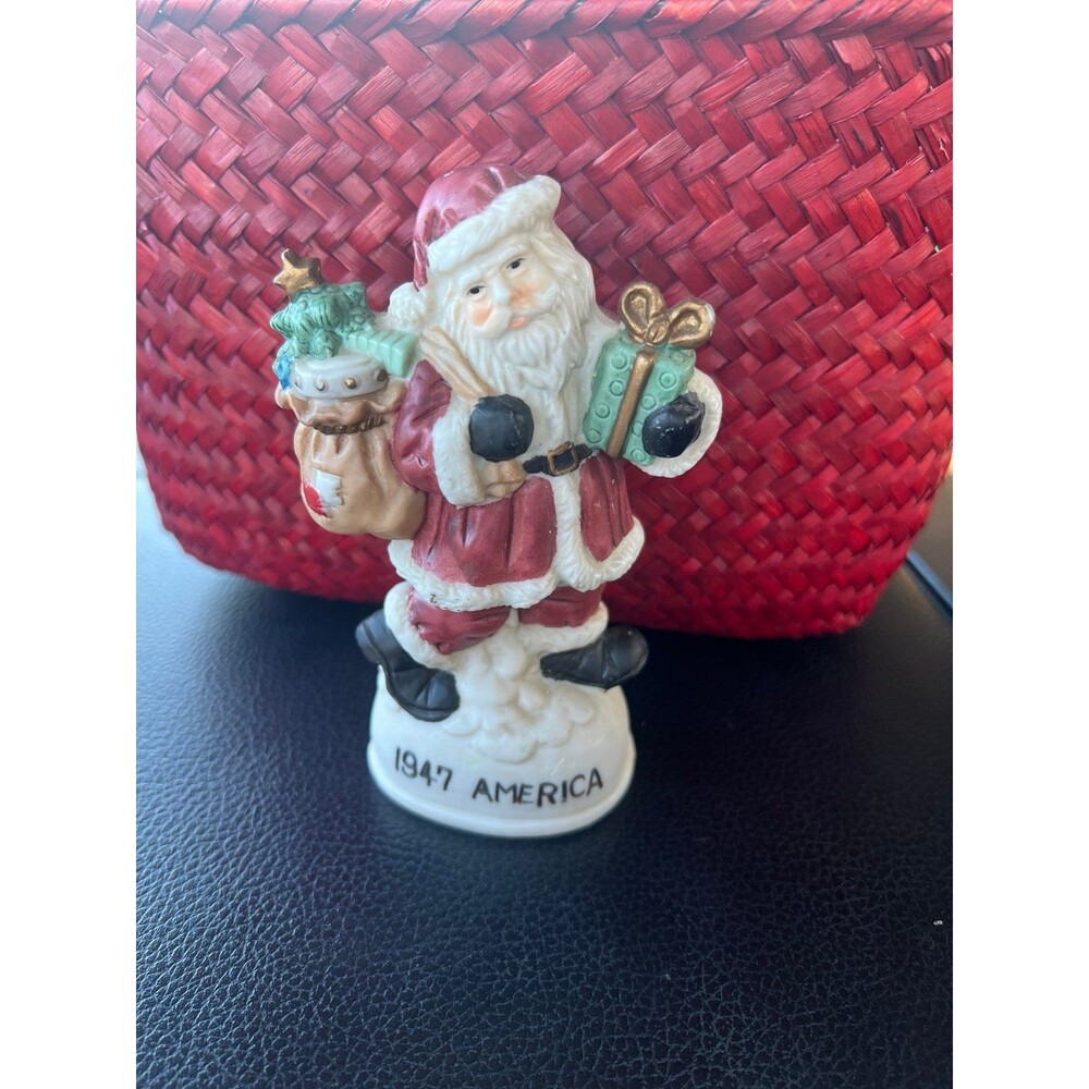 Vintage Santa fiqurine feom Around the World